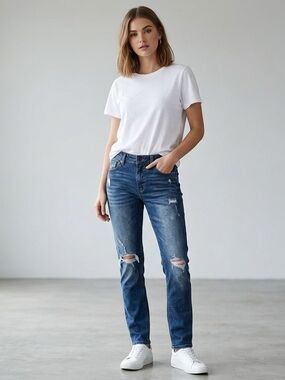 Thread & Others Distressed Mid-Rise Women’s Jeans  Size 9/10.      (WP 6)